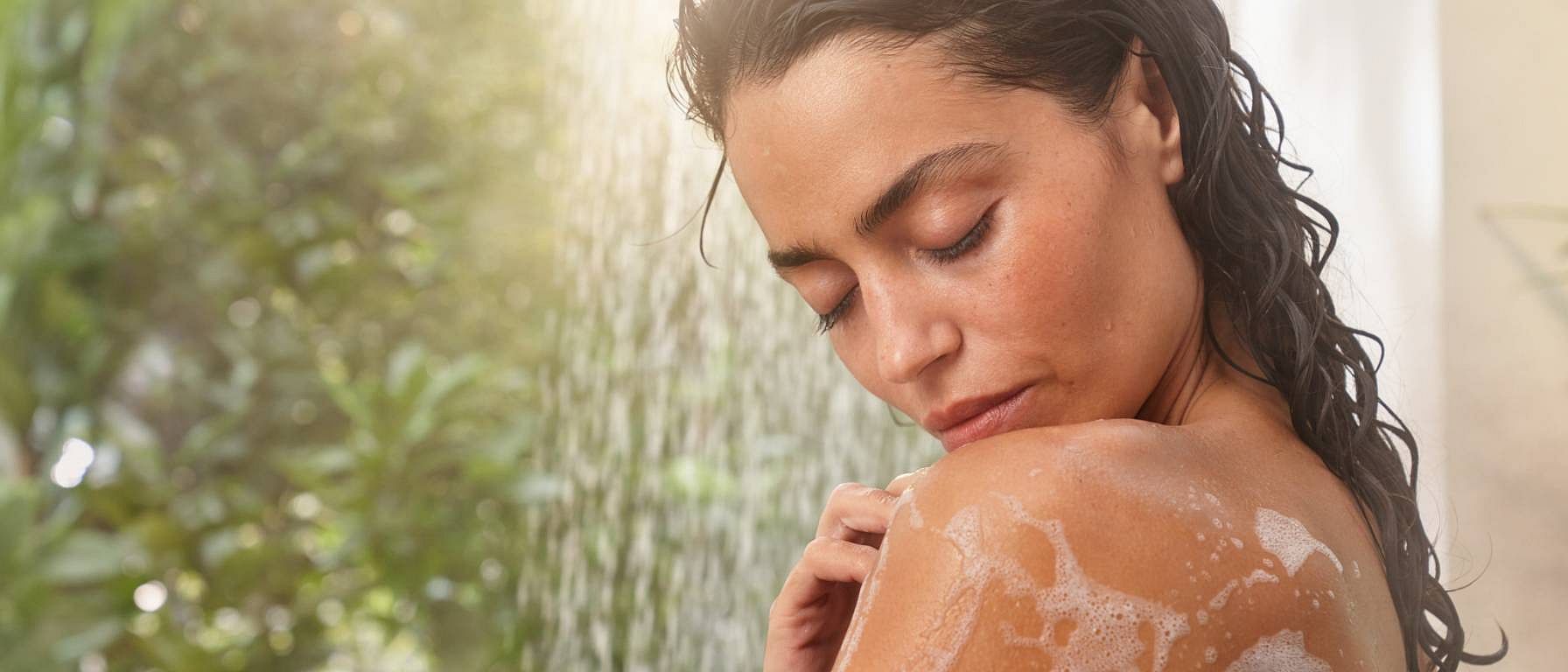 Vrouw in de douche