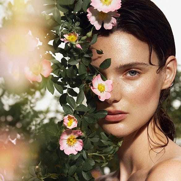 femme et fleurs